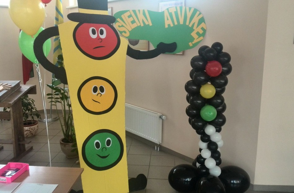 Balandžio – gegužės mėnesiais vyksta pradinių (I–IV) klasių mokinių varžybos „Šviesoforas“