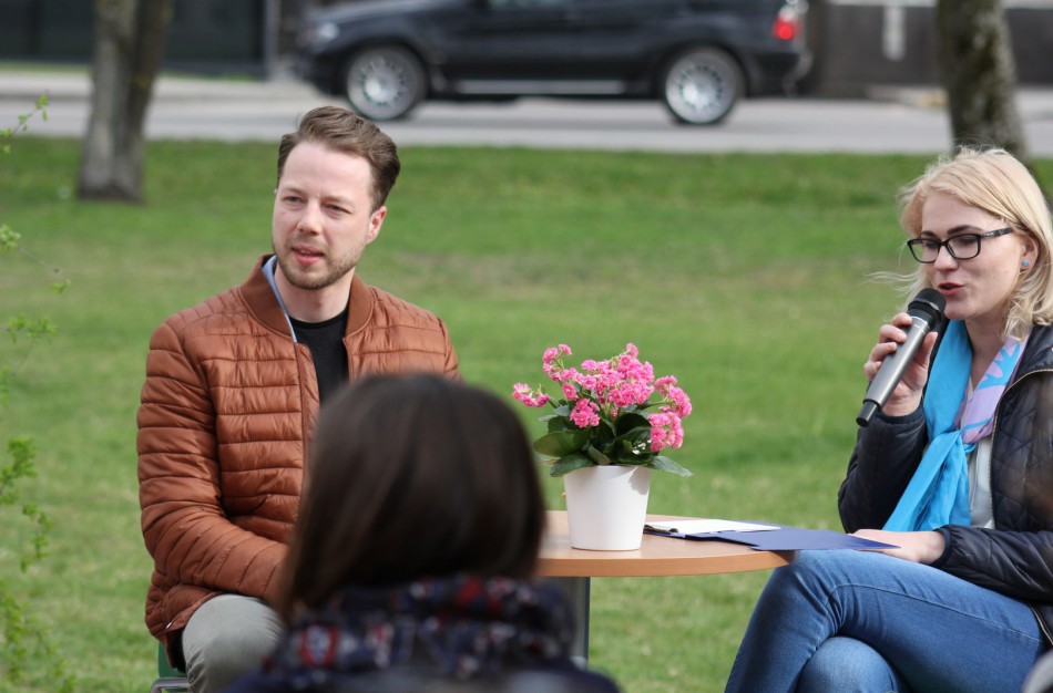 Knygų terasoje – susitikimas su Mantvydu Leknicku