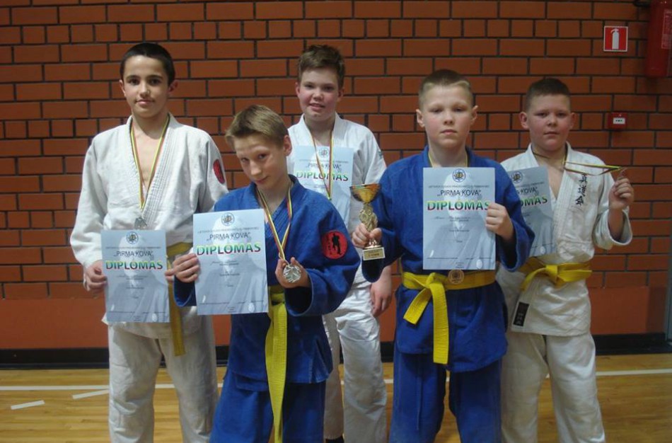 Jaunųjų dziudo sportininkų medaliai Šakiuose