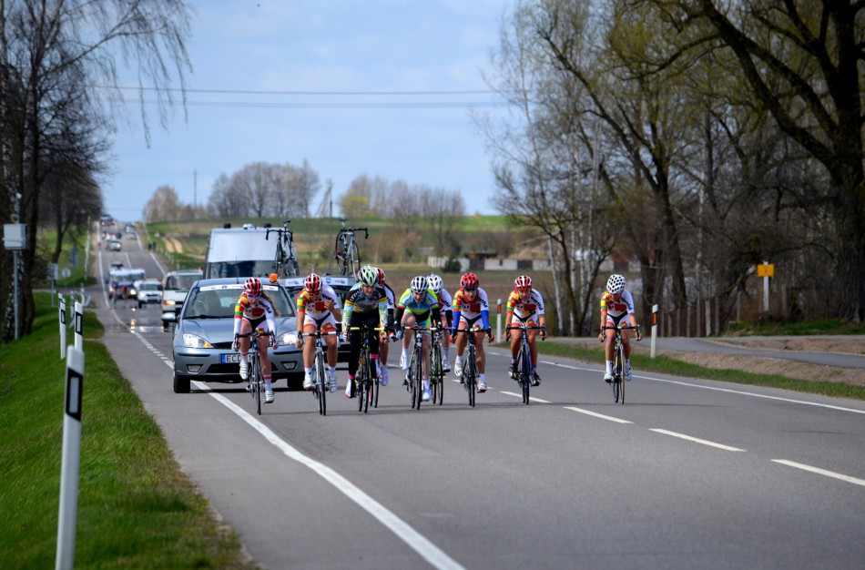 Jonavoje dviratininkai grumėsi dėl „Merų taurės“