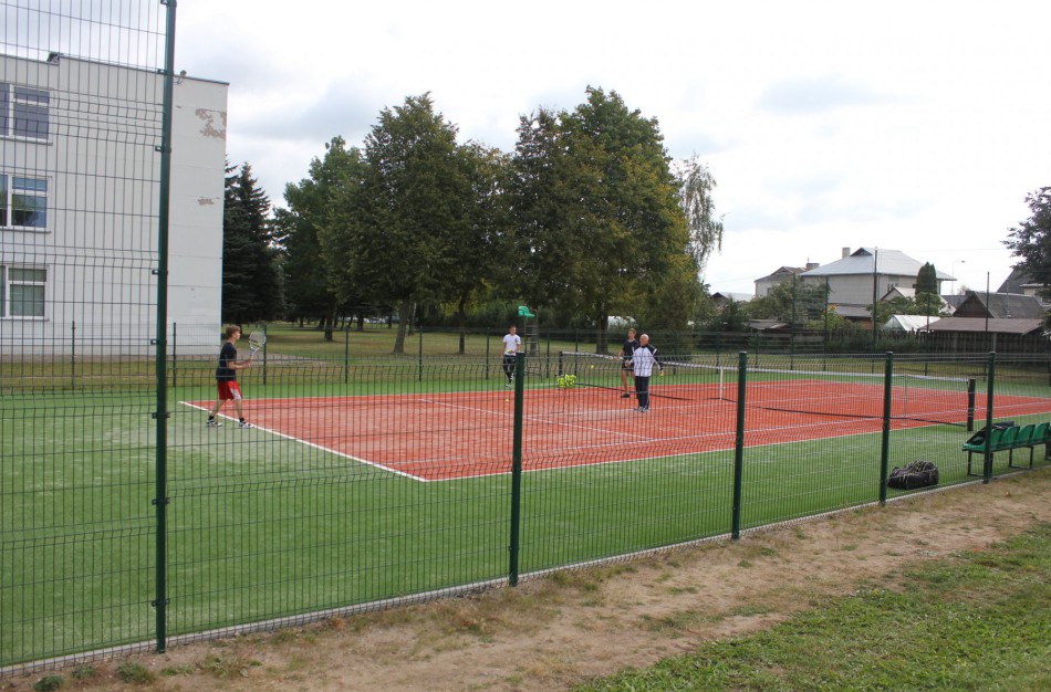 Senamiesčio gimnazijos auklėtinės mama: ar tenisą sporto aikštyne gali žaisti mokiniai?