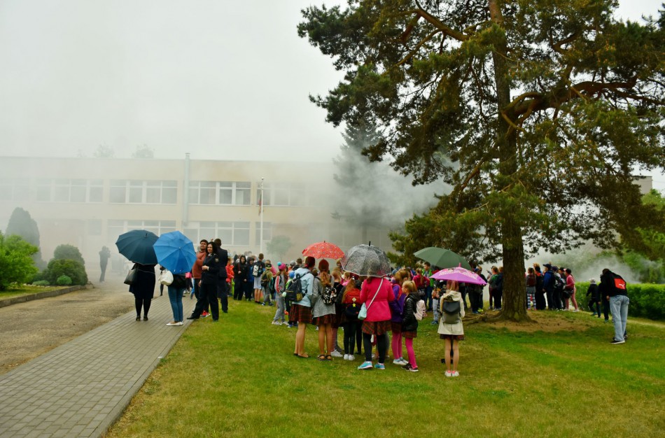 Jonavos pradinės mokyklos mokiniams – evakuacijos pratybos