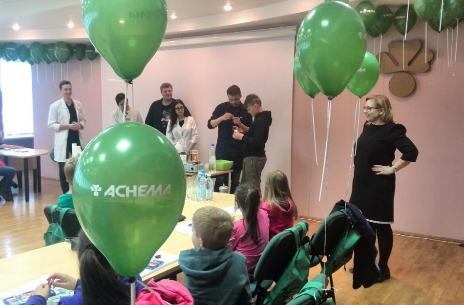 Bendrovėje "Achema" vaikams surengtas šventinis-pažintinis renginys „Mano tėčio/ mamos (senelio/močiutės) darbovietė“