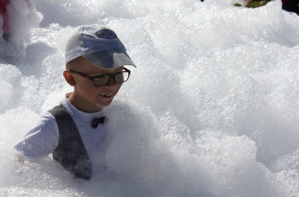 Joninių slėnyje linksmai ir spalvingai jonaviečiai pasitiko vasarą