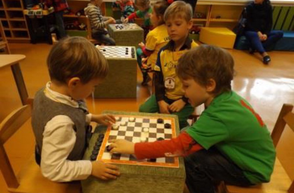 Baltieji pradeda ir... laimi