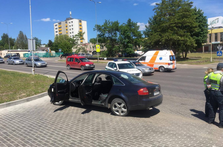 Prie Jonavos sporto arenos – avarija, nukentėjo mažametis 