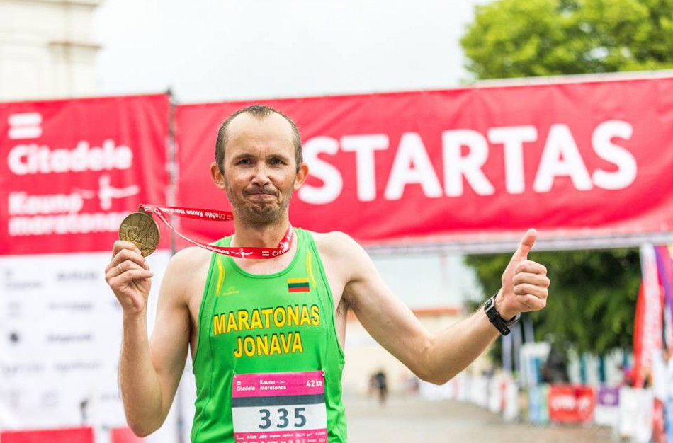 Antrą savo asmeninį maratono rekordą pasiekęs jonavietis – „Citadele Kauno maratono“ bėgimo prizininkas