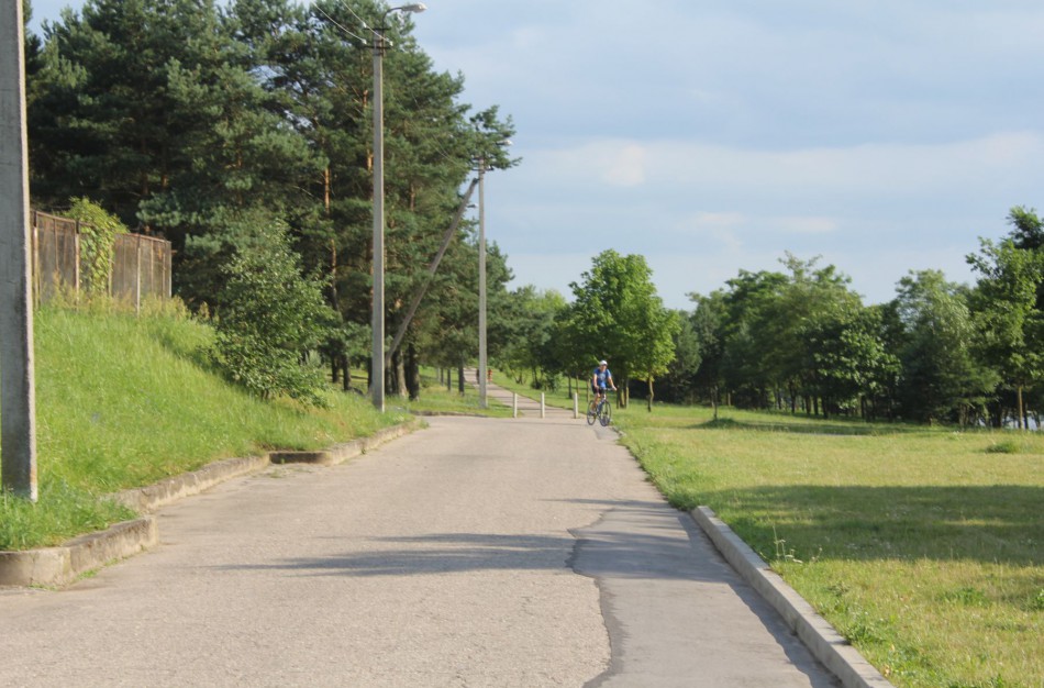 Dėmesys – dviratininkams: saugaus greičio nesilaikymas gali baigtis nelaime