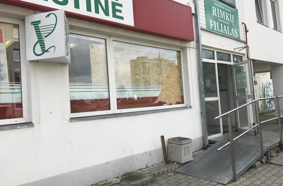 Jonavoje naktį apvogtos dvi vaistinės