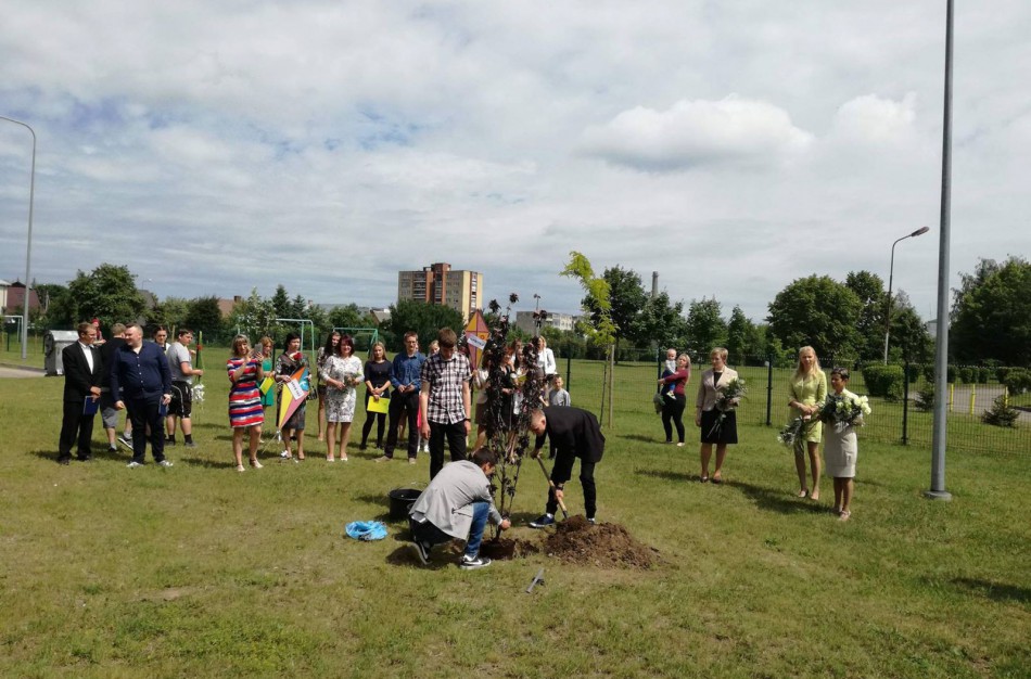 Jonavos politechnikos mokykloje - profesinio mokymo diplomų įteikimo šventė