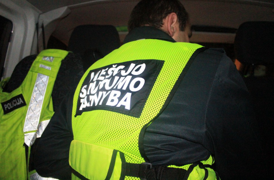 Jonaviečių šeima dėkoja Viešojo saugumo tarnybos pareigūnams: „Dukra jau buvo beprarandanti sąmonę“