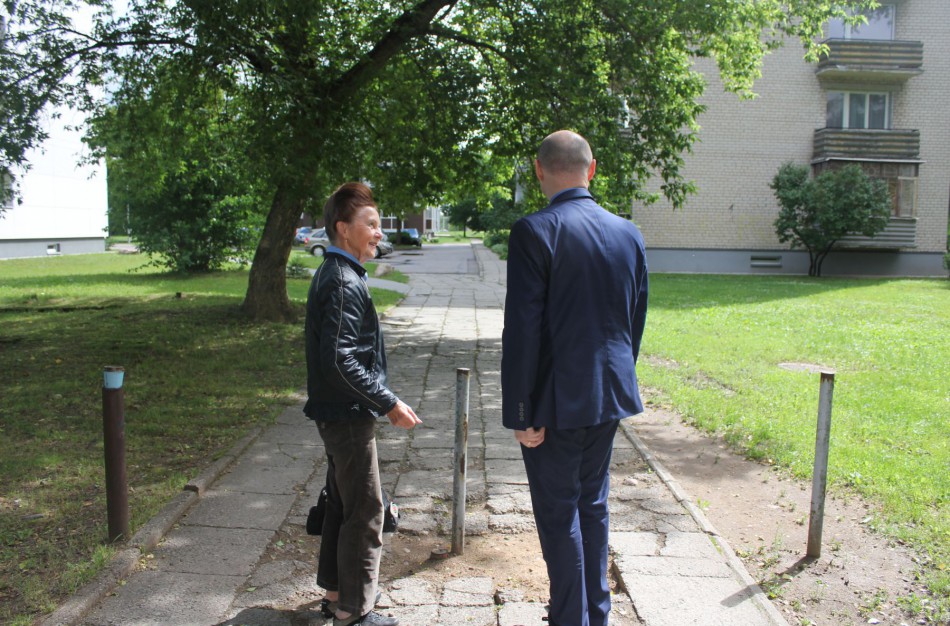 Miesto apžiūra: užtvanka – nesaugi, šaligatviai – išsiklaipę