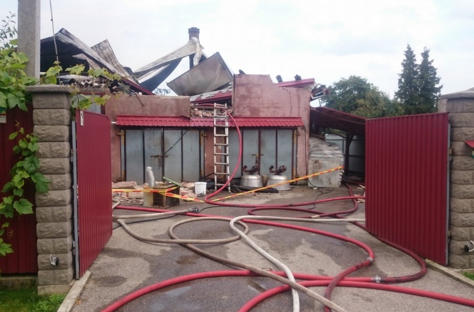 Praulių kaime rūkant mėsos gaminius kilo gaisras