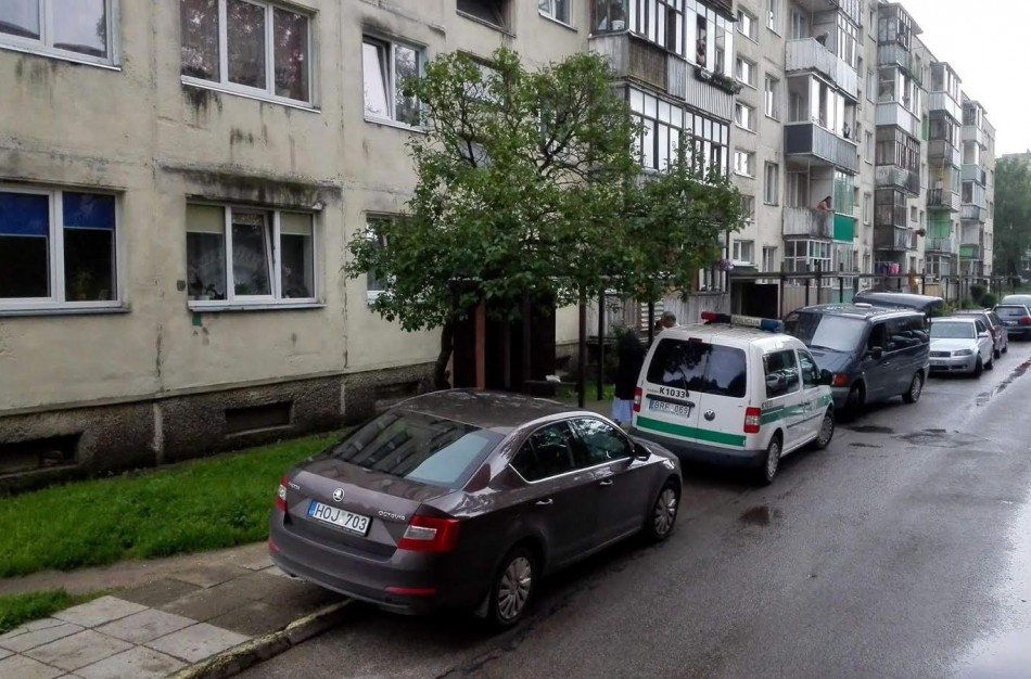 Lietavos gatvės daugiabutyje rasti du negyvi žmonės