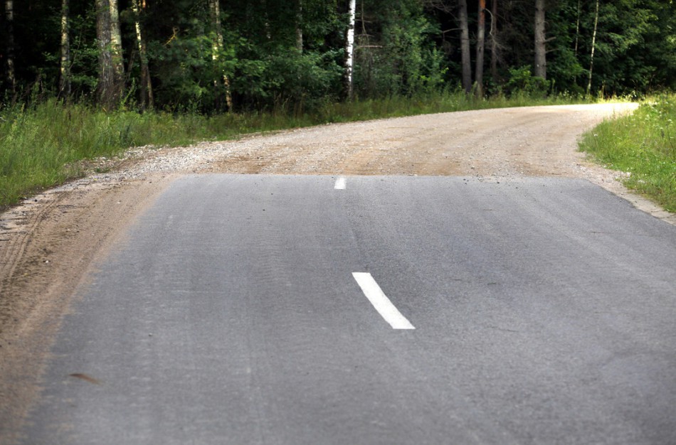 Rajono savivaldybė už vieną eurą pirks kelią