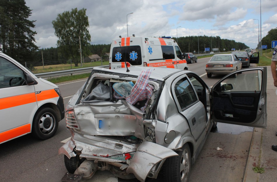 Prie Stašėnų sankryžos – avarija, nukentėjo mažamečiai