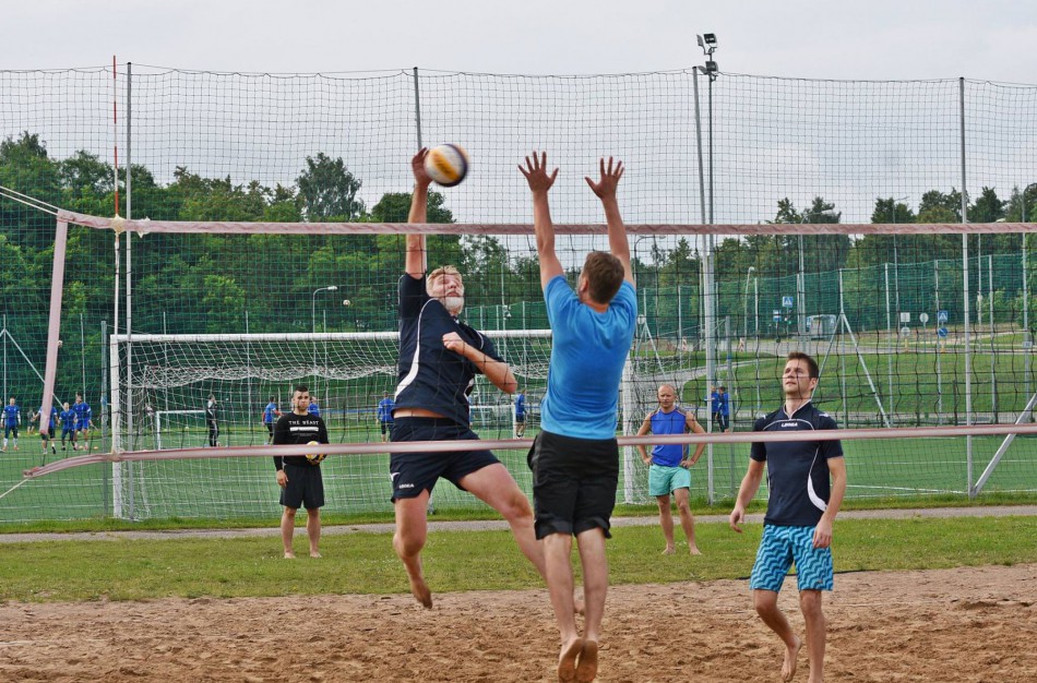 Šįvakar paaiškės stipriausia Jonavos vyrų paplūdimio tinklinio komanda