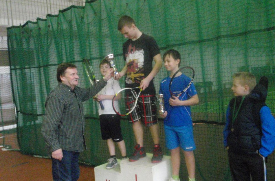 Jonavos tenisininkai pranoko Kėdainių žaidėjus