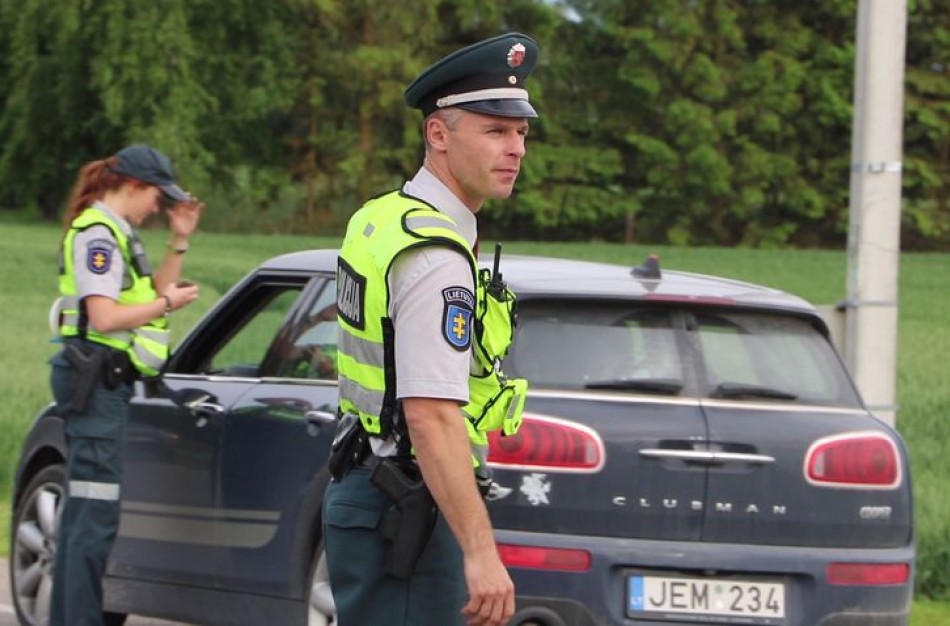 Kelių policija: atėjo laikas keisti vairuotojų įpročius