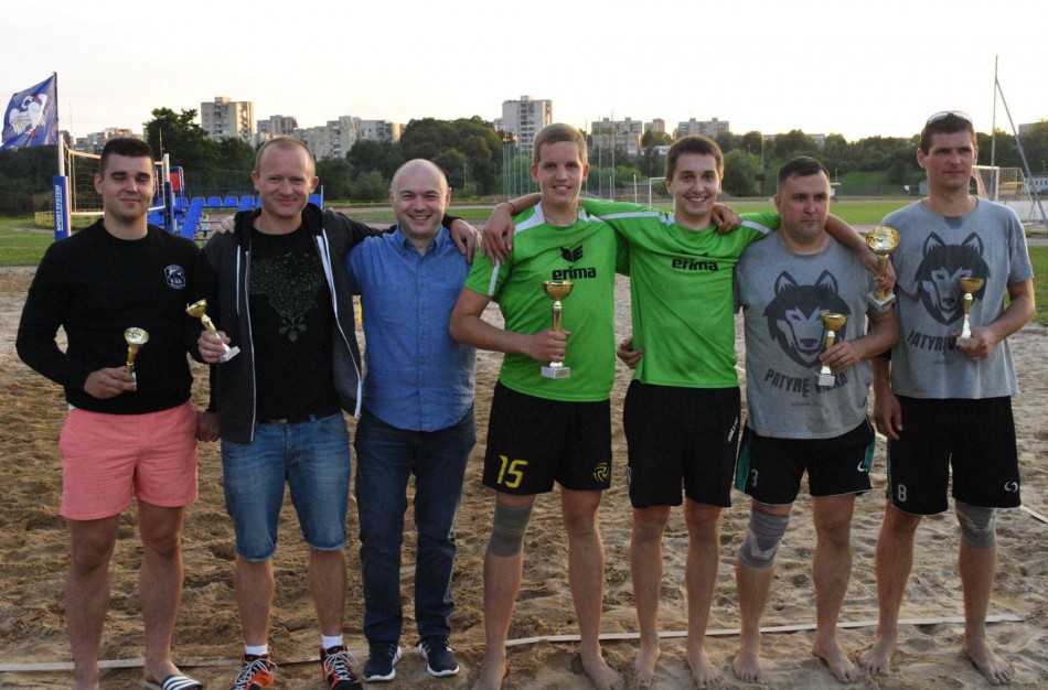 Stipriausios Jonavos vyrų paplūdimio tinklinio komandos titulą iškovojo Ž. Galimovas ir A. Daujotas