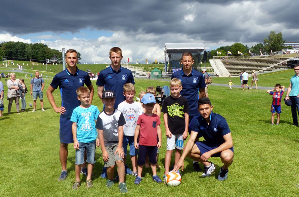 Miesto šventės dalyviai „Jonavos“ futbolininkams metė iššūkį