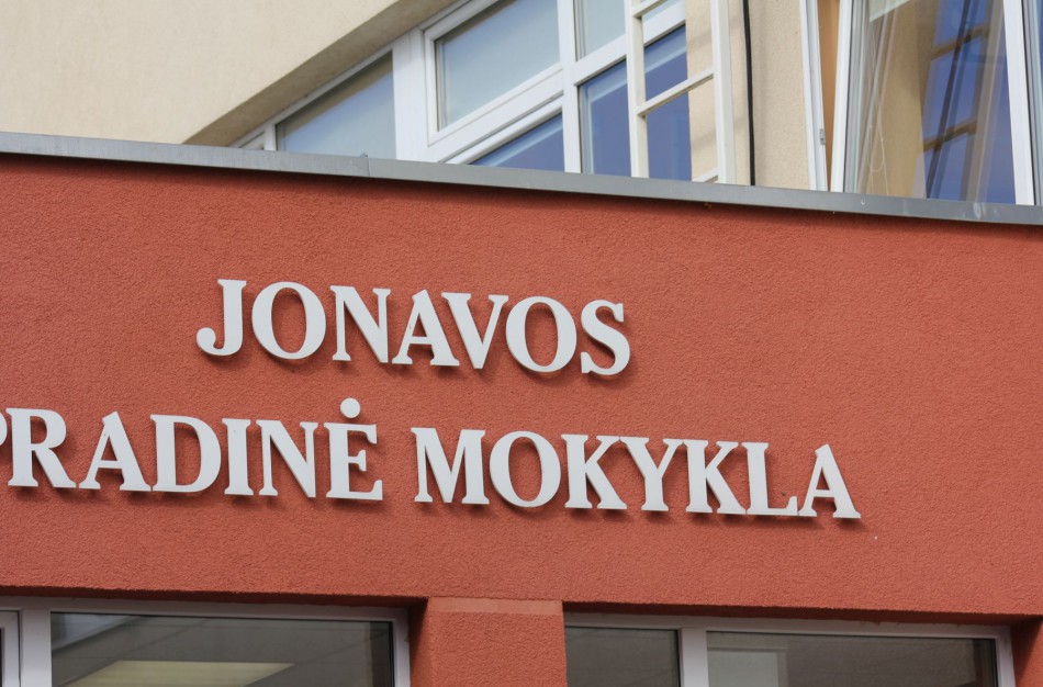 Jonavietė: „Jonavos pradinėje mokykloje jau kelis metus vyksta keisti dalykai“