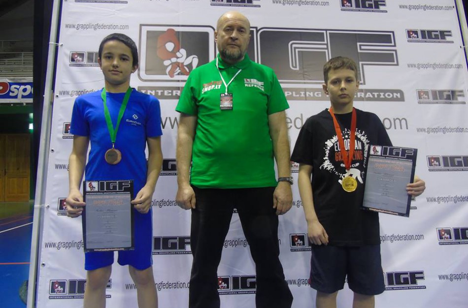 Du Jonavos atletai pasidabino medaliais