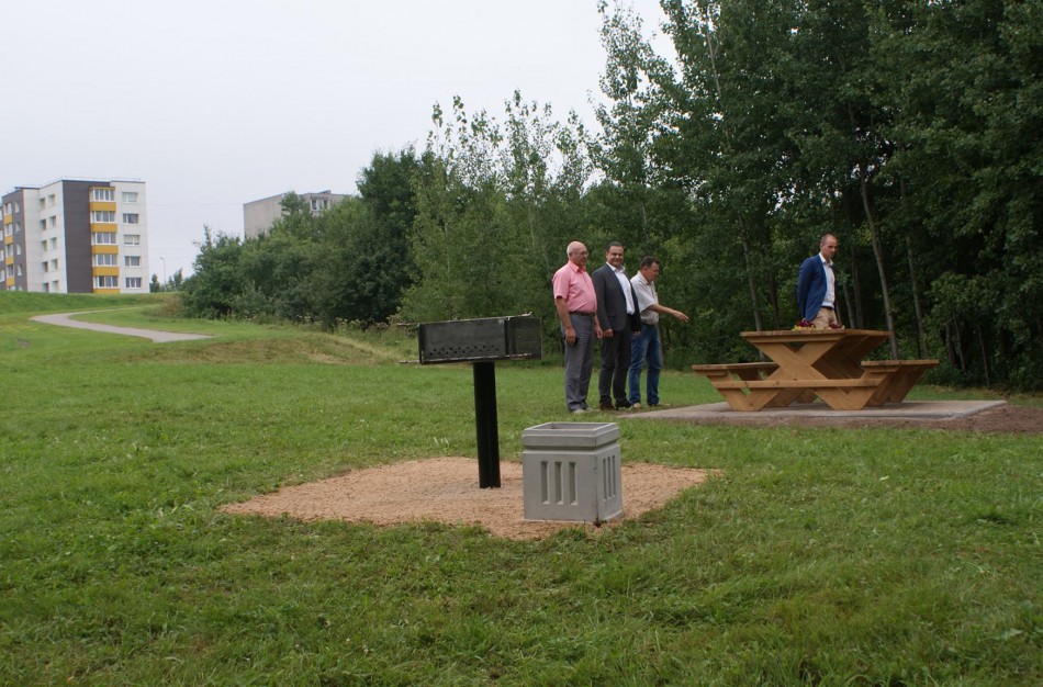 Nauja poilsio erdvė šalia Joninių tvenkinio