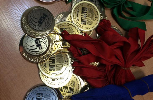 Du Jonavos atletai pasidabino medaliais