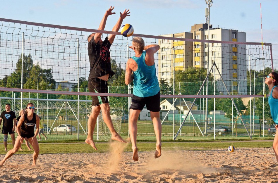 Šiandien vyksiantys mišrių komandų grupės finalai užbaigs Jonavos paplūdimio tinklinio lygos sezoną
