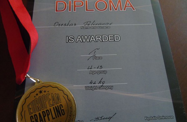 Du Jonavos atletai pasidabino medaliais