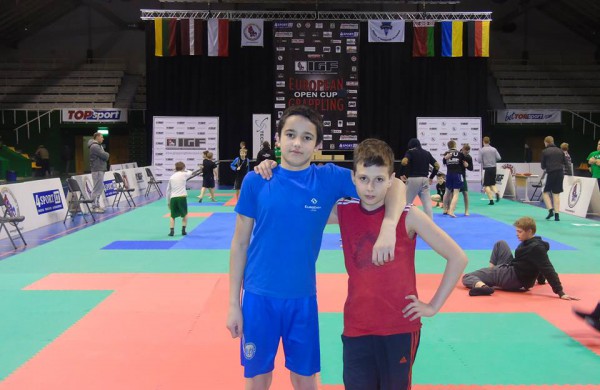 Du Jonavos atletai pasidabino medaliais