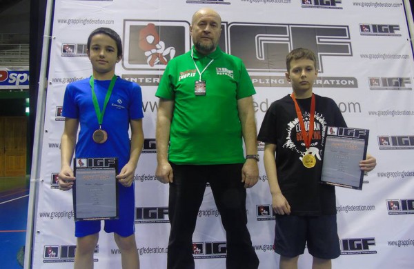 Du Jonavos atletai pasidabino medaliais