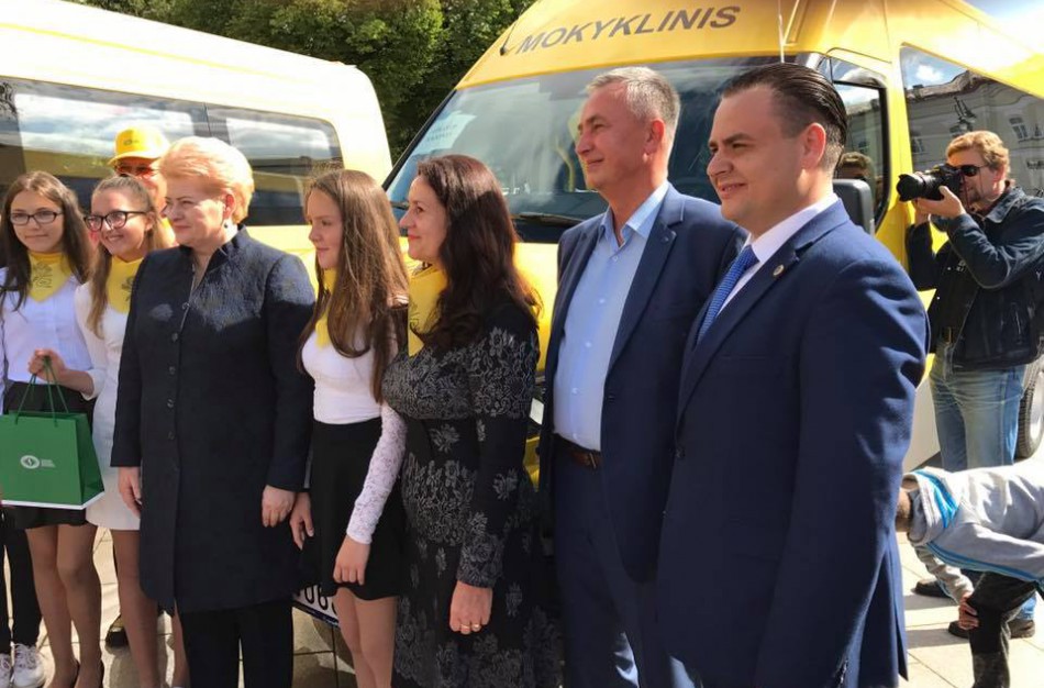 Geltonasis mokinius vežantis autobusas – Žeimių mokyklai