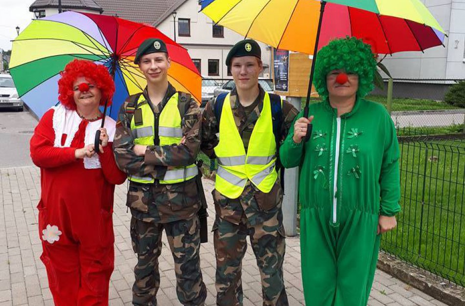 Budėjimas pėsčiųjų perėjose: linksmiausia su klounais, sunkiausia -Chemikų gatvėje