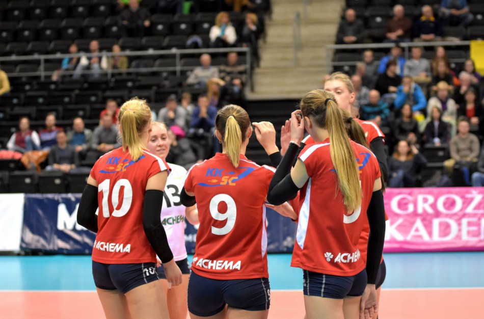 Atsinaujinusi Jonavos moterų tinklinio komanda ateinantį savaitgalį rungtyniaus A. Ogonausko atminimo taurės turnyre