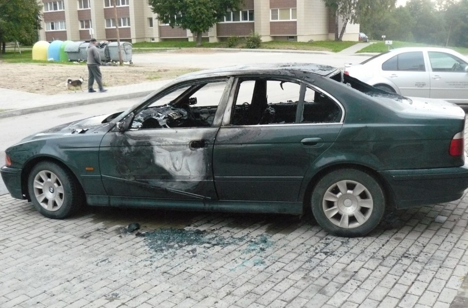 Rukloje degė automobilis