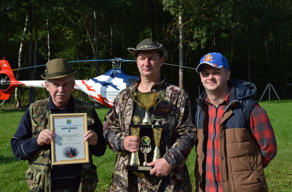 Jonavos medžiotojų varžytuvėse – šaudymas į skraidančias lėkštes