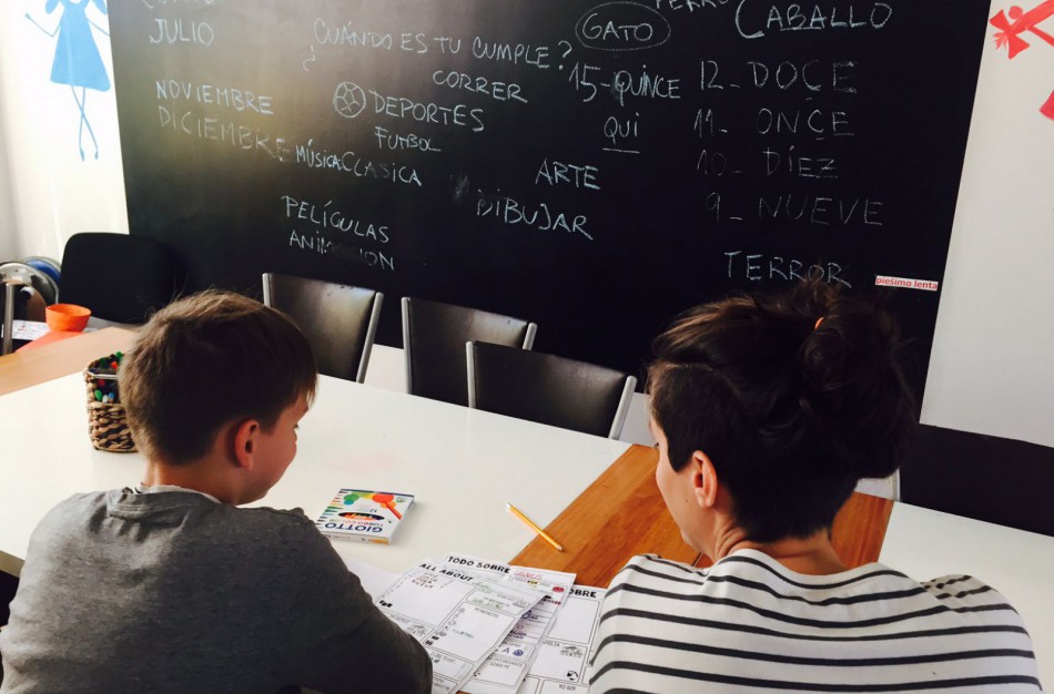 Jonavoje į anglų ir ispanų kalbų pamokas kūdikius ir vaikus kviečia mokytoja iš Argentinos  