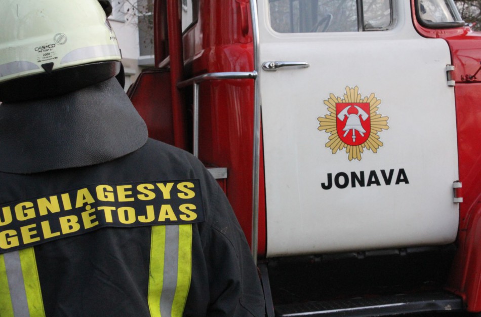 „Rimi“ prekybos centro elektros skydinėje užsidegė laidai