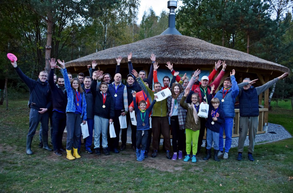 Diskgolfo entuziastai rinkosi į šveicarišką rudens turnyrą