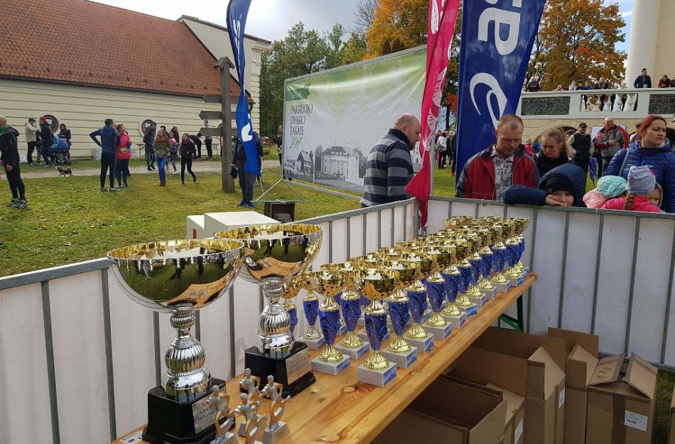 Jonaviečių triumfas bėgime „Pakruojo dvaro takais“