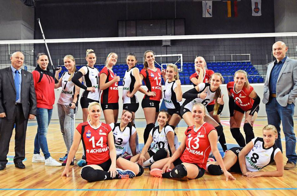 Jonavos tinklininkės sezono starte kluptelėjo – nusileido Alytaus ir Kauno komandoms