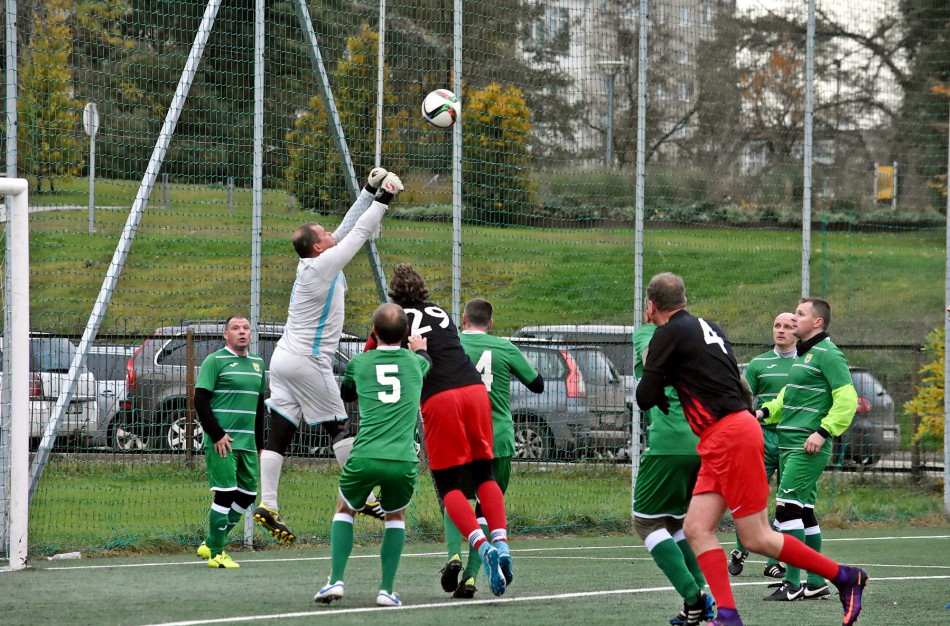 Jonavos ir Vilniaus futbolo senjorai išsiskyrė be įvarčių
