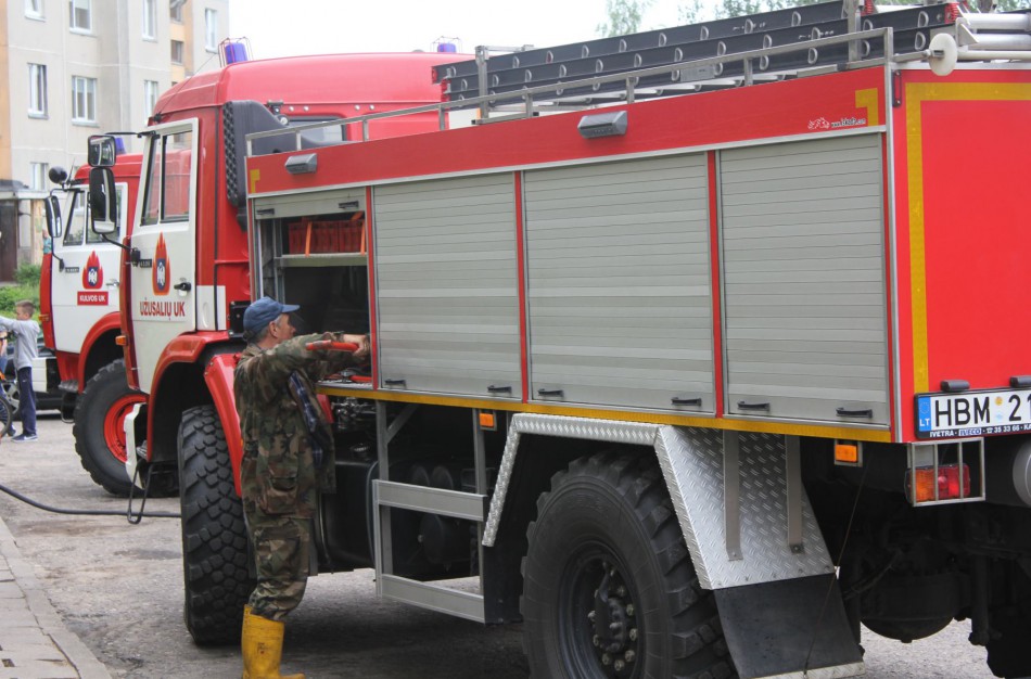 Kopėčiomis į butą patekę ugniagesiai rado ant viryklės pridegusį, bet jau užgesintą puodą