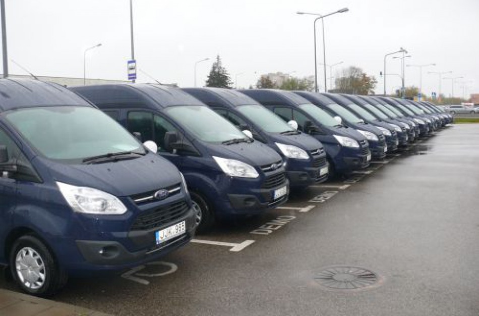 Neįgaliųjų organizacijoms bus perduoti mikroautobusiukai