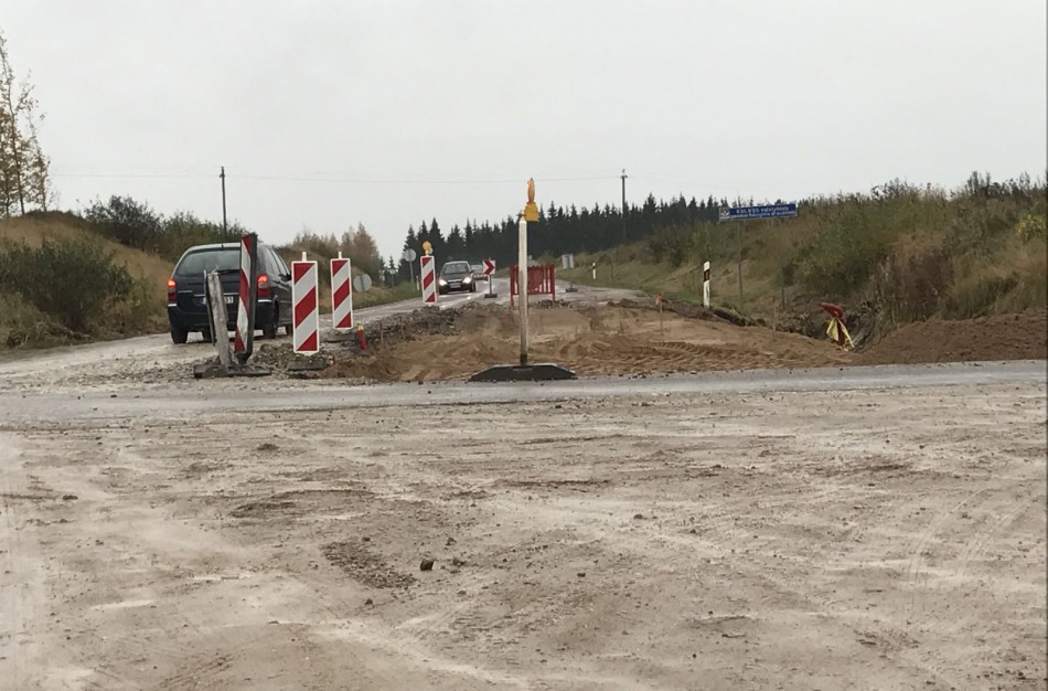 Rekonstruojamoje Skrebinų sankryžoje įrengiamos papildomos juostos