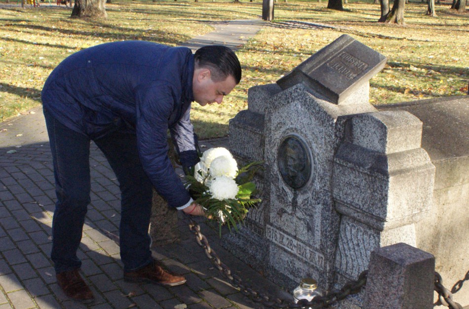 Vėlinių išvakarėse pagerbti mirusieji 