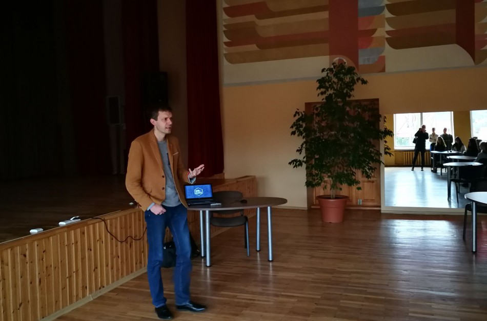 A. Tapinas: „Ką jaunimui veikti ateityje šioje valstybėje ir apskritai, ar šioje valstybėje?“