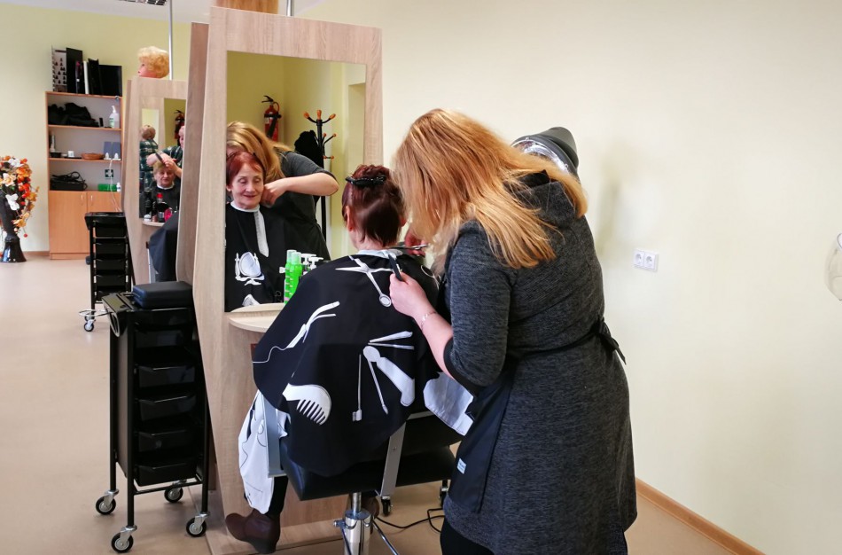 Senjorams skirta akcija -  nemokamai pasigražinti – sulaukė didelio susidomėjimo 